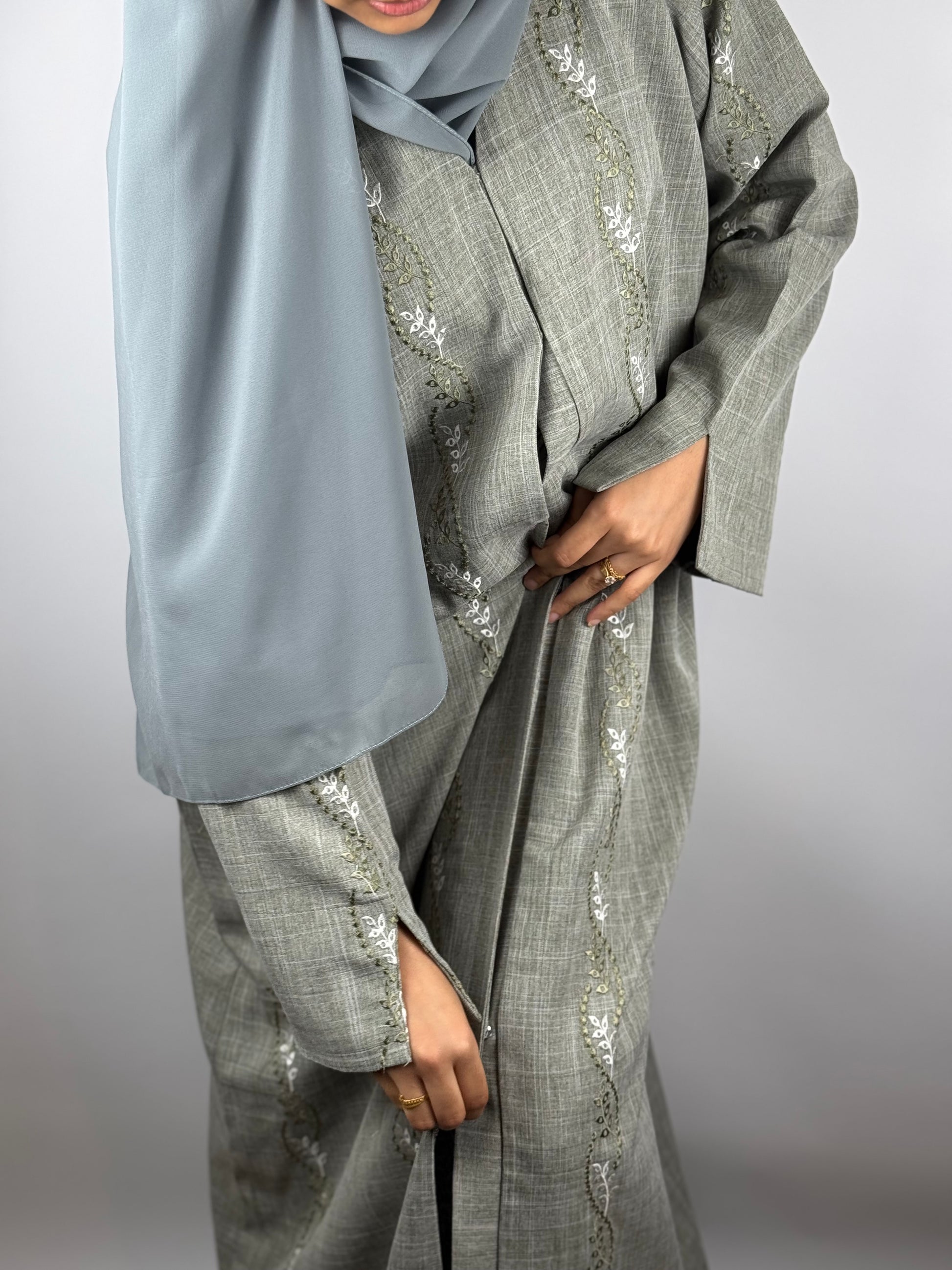 Green Dusk Abaya with Vine Accents