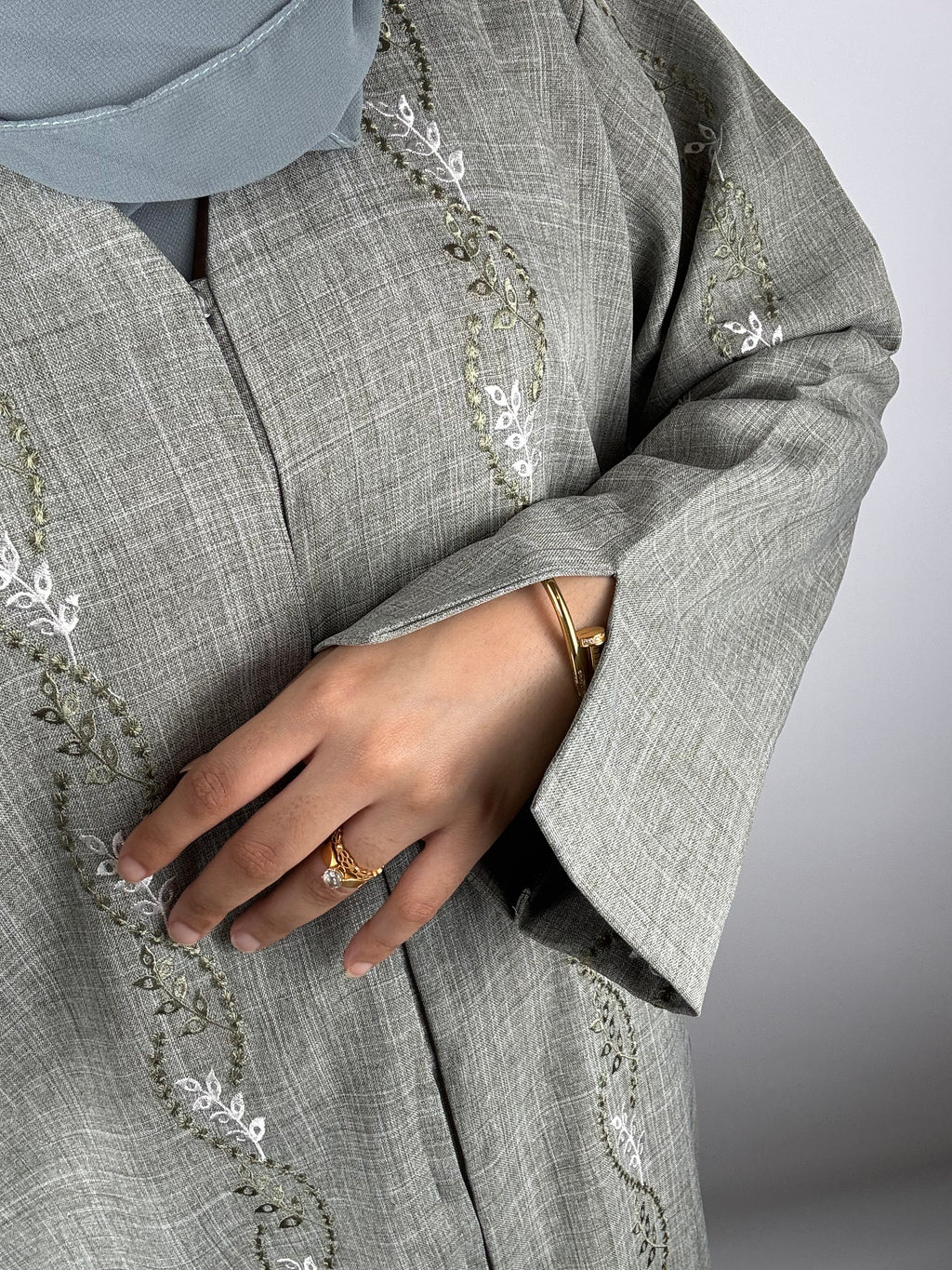 Green Dusk Abaya with Vine Accents