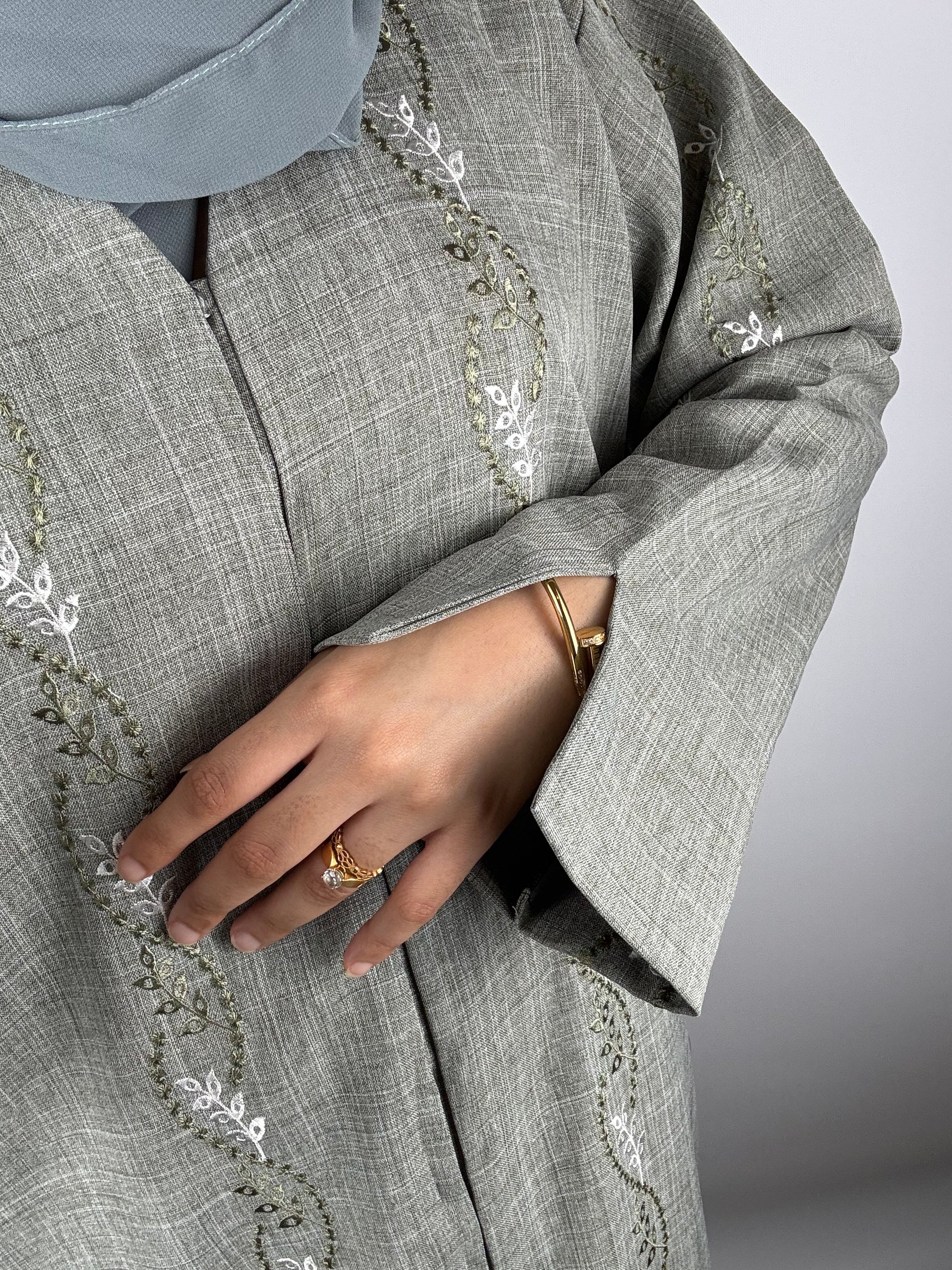 Green Dusk Abaya with Vine Accents